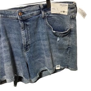 Arizona Jeans Junior Plus Size 23 Denim Shorts NWT